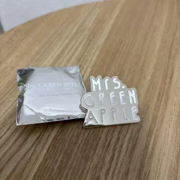 Mrs. GREEN APPLE The White Lounge 핀 배지