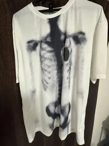 해골 프린트 화이트 티셔츠