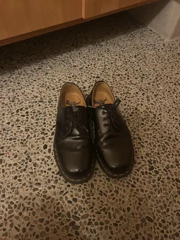 Dr. Martens 블랙 레이스업 슈즈