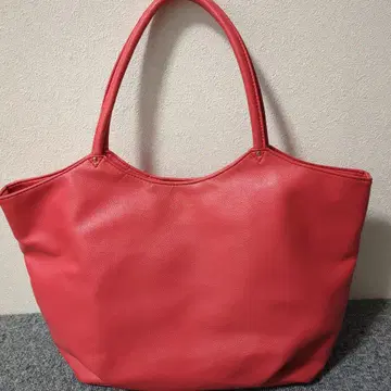 빨간색 토트백 골드 로고