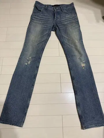 어태치먼트 데미지 스키니 데님