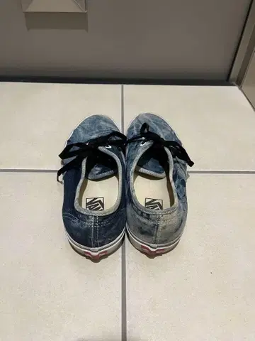 다크 블루 Vans 스니커즈