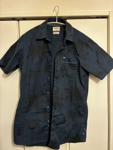 Hurley 네이비 야자수 패턴 반팔 셔츠 S
