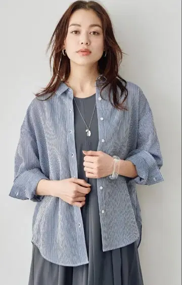 이번 시즌 판매 중 스트라이프 시어 셔츠
