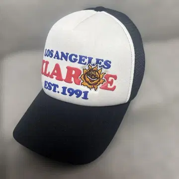 XLARGE 트래커 캡 화이트/블랙