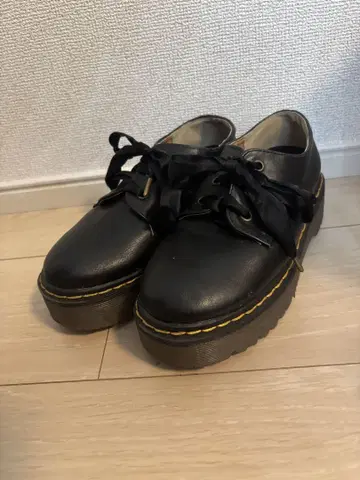 블랙 가죽 통굽 신발