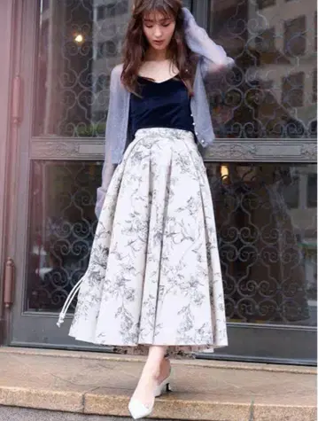 프레이 아이디 볼륨 턱 프린트 스커트