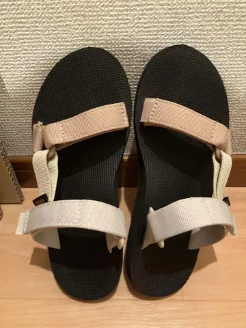 TEVA 샌들