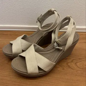 crocs 레이 2.0 스트랩 앵클 웨지 위멘 leigh