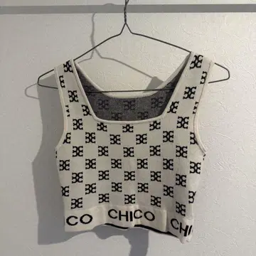 CHICO 슬리브리스 크롭 니트