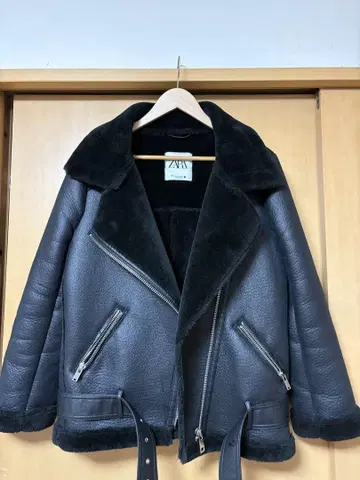 ZARA 가죽 자켓 아우터 완판템