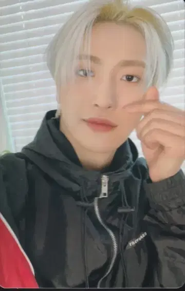 ATEEZ LIMITLESS SEONG HWA 트레이딩 카드