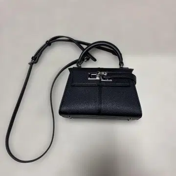 JW PEI 블랙 핸드백
