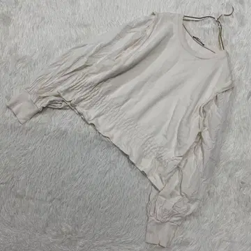 ZARA 소매 절개 티셔츠 화이트 프리 스타일리쉬