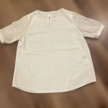 UNTITLED 화이트 레이스 소매 상의
