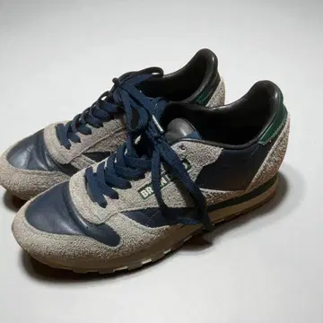 트리플 콜라보 REEBOK x BEAMS x BRAIN DEAD 스니커즈