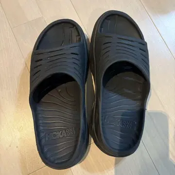 HOKA ONE ONE 블랙 슬라이드 샌들