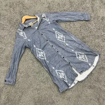 TITICACA 티티카카 긴팔 롱 셔츠 기하학 패턴 블루 계열 (F)