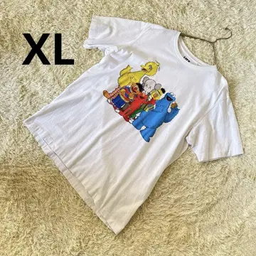 초레어 컨디션 최상 카우스 x 세서미 스트리트 UT 유니클로 화이트 XL