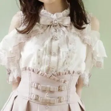 LIZLISA 오픈 숄더 프릴 블라우스