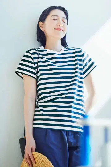 THREE FIFTY STANDARD 깔끔한 실루엣의 보더 T셔츠