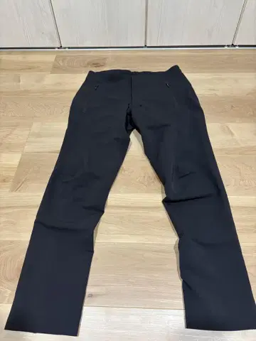 DESCENTE 슬림 핏 BOA 팬츠 지퍼 포켓
