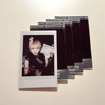 0.1g의 오산 미즈타 마리 폴라로이드
