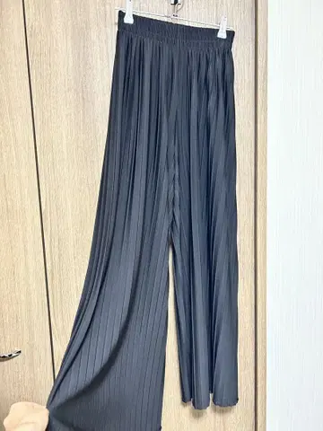 [사리아] 플리츠 롱 팬츠