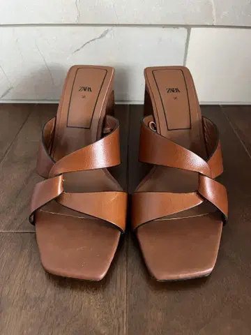 ZARA 브라운 뮬 와이드 힐