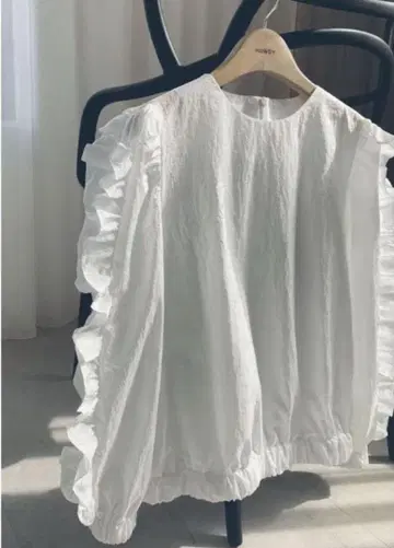 HOWDY frill blouse ( white )