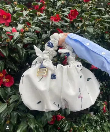 Bibiy B. BLOOMY BAG