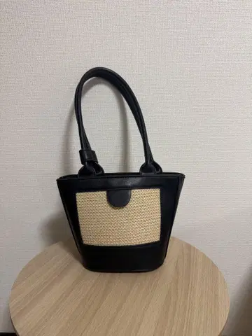 블랙/베이지 바스켓백 토트백