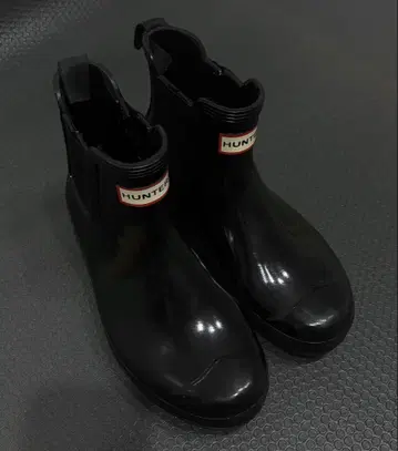 HUNTER 글로스 첼시 레인 부츠