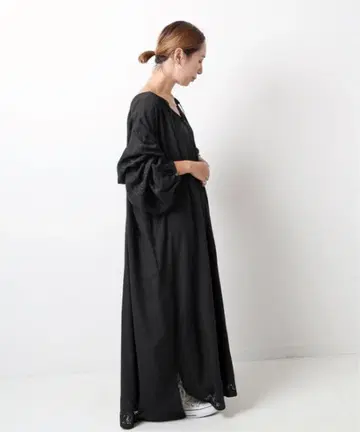 블랙 플레어 슬리브 롱 원피스