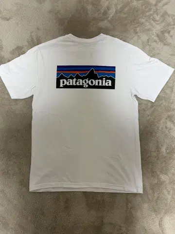 patagonia 화이트 T셔츠 S 사이즈