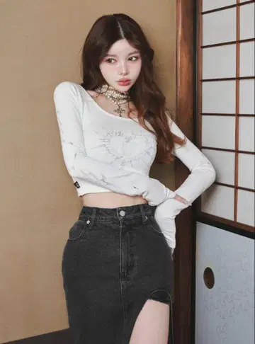 다리치 하트 모티브 크롭 상의