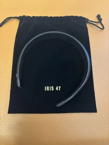 IRIS 47 블랙 가죽 헤어밴드
