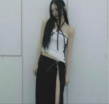 MELT THE LADY skinny belt slit skirt