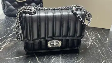 블랙 퀼팅 숄더백 핸드백