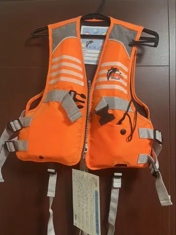 오렌지색 낚시용 구명조끼
