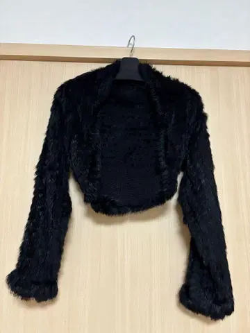 퍼 소재 블랙 긴팔 가디건 M 사이즈
