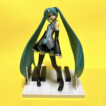 하츠네 미쿠 엑스트라 피규어 높이 약 18cm, 가로 막대 2개 결품