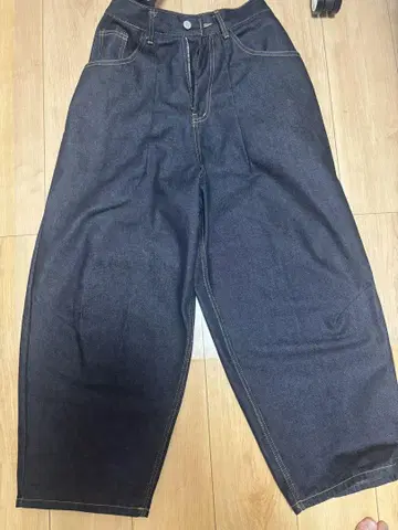 estudio niksen raw denim balloon jeans