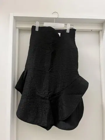 Grain Finish Asymmetric Skirt - black