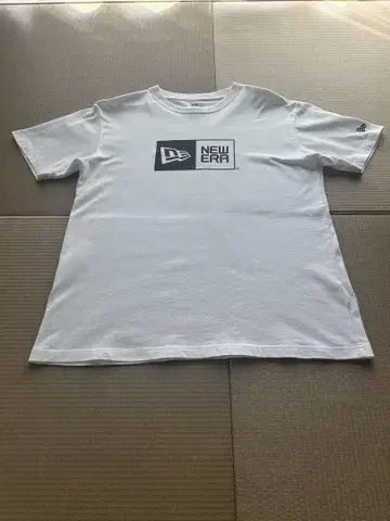 NEW ERA 화이트 티셔츠 L 사이즈
