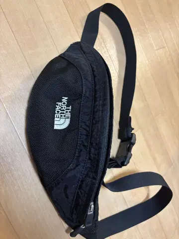 THE NORTH FACE 바디백 블랙