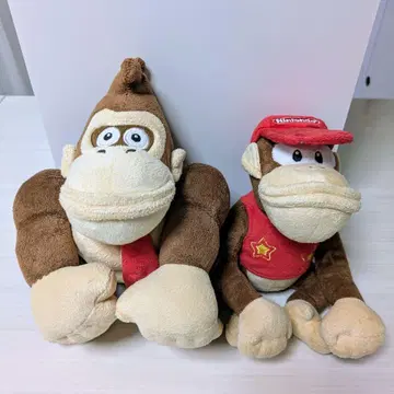 동키콩과 디디콩 약 30cm와 25cm