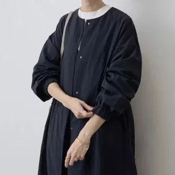 BEARDSLEY 비어즐리 벌룬 소매 플레어 코트 블랙 2025 AW