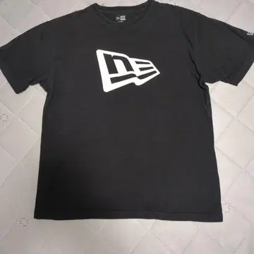 NEW ERA 블랙 로고 T X LARGE
