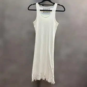 화이트 탱크탑 레이스 헴 스컬 프린트